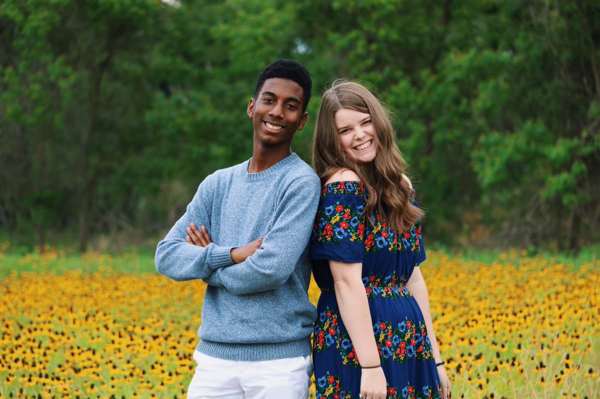 aalligwen's tweet photo. We'll go the extra mile to make you smile!! Vote Allison Asplin and Ben Perry for Marcus Choir President and Vice President!!💛 https://t.co/ybw4mCDijg