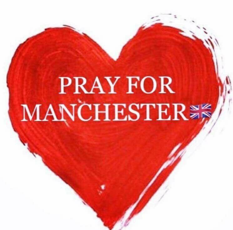 alexanderjamz's tweet photo. #PrayForManchester #ConcertsShouldBeSafe #manchester https://t.co/VBegU44lfa