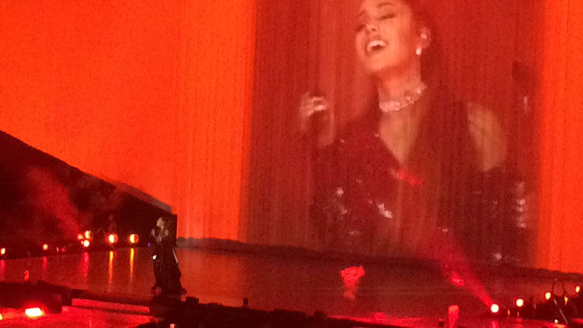 onelovesem's tweet photo. she looked so happy minutes before this happened :(( I took these. im so sad https://t.co/FHSvrbgV5g