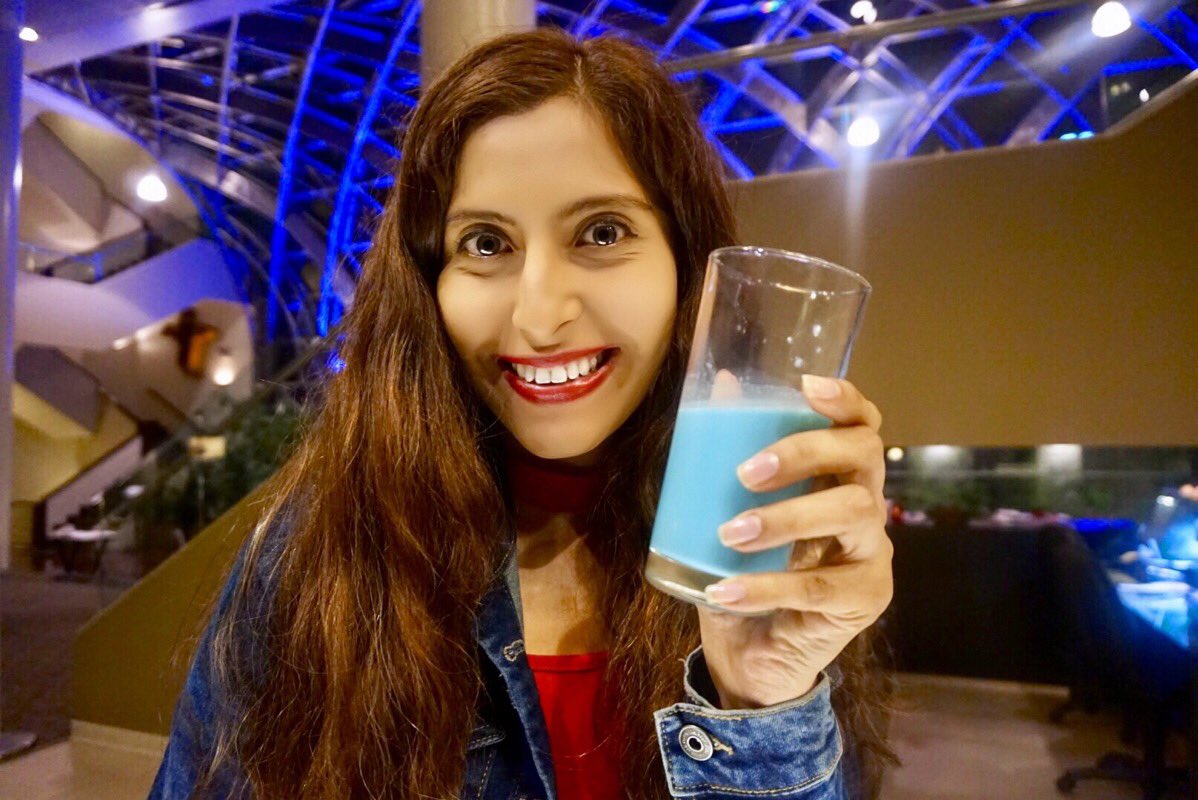 estiloyesoteris's tweet image. Hoy disfruté de un tea time temático , ¿reconocen esta leche de chocolate blanco celeste!?... pronto el post en honor a @starwars 🤘🏼