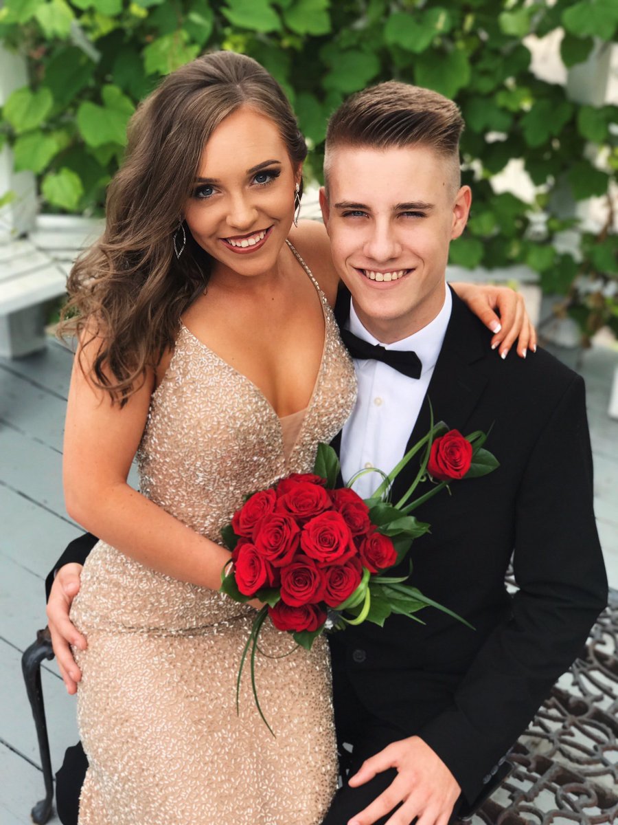SherriHill's tweet photo. Those who say diamonds are a girl's best friend have never owned a Sherri Hill 👗✨💕 https://t.co/djRr9qaNYq