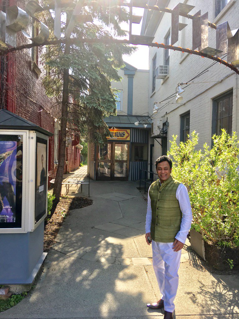 HeshSarmalkar's tweet photo. My 4 #shorts @  #UpstateFilms in #Rhinebeck, #NY amazing, with screenings followed by a q n a. Thanks  all. https://t.co/0cQSjdtSN5
