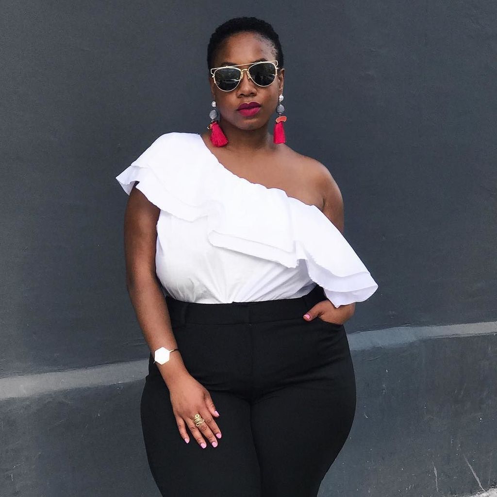 FTFSnaps's tweet photo. Ruffle realness from @kellyaugustineb. 😎 #FTFSelfie (Tap the bio link to shop the top.) https://t.co/AG1W9FLjwY https://t.co/awaaP3MliP