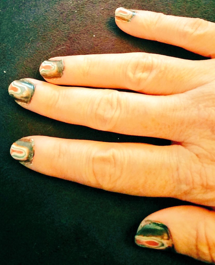 Danee_Gurl's tweet photo. #nailart #hippy #psychedelic https://t.co/T1k2vR1LQB