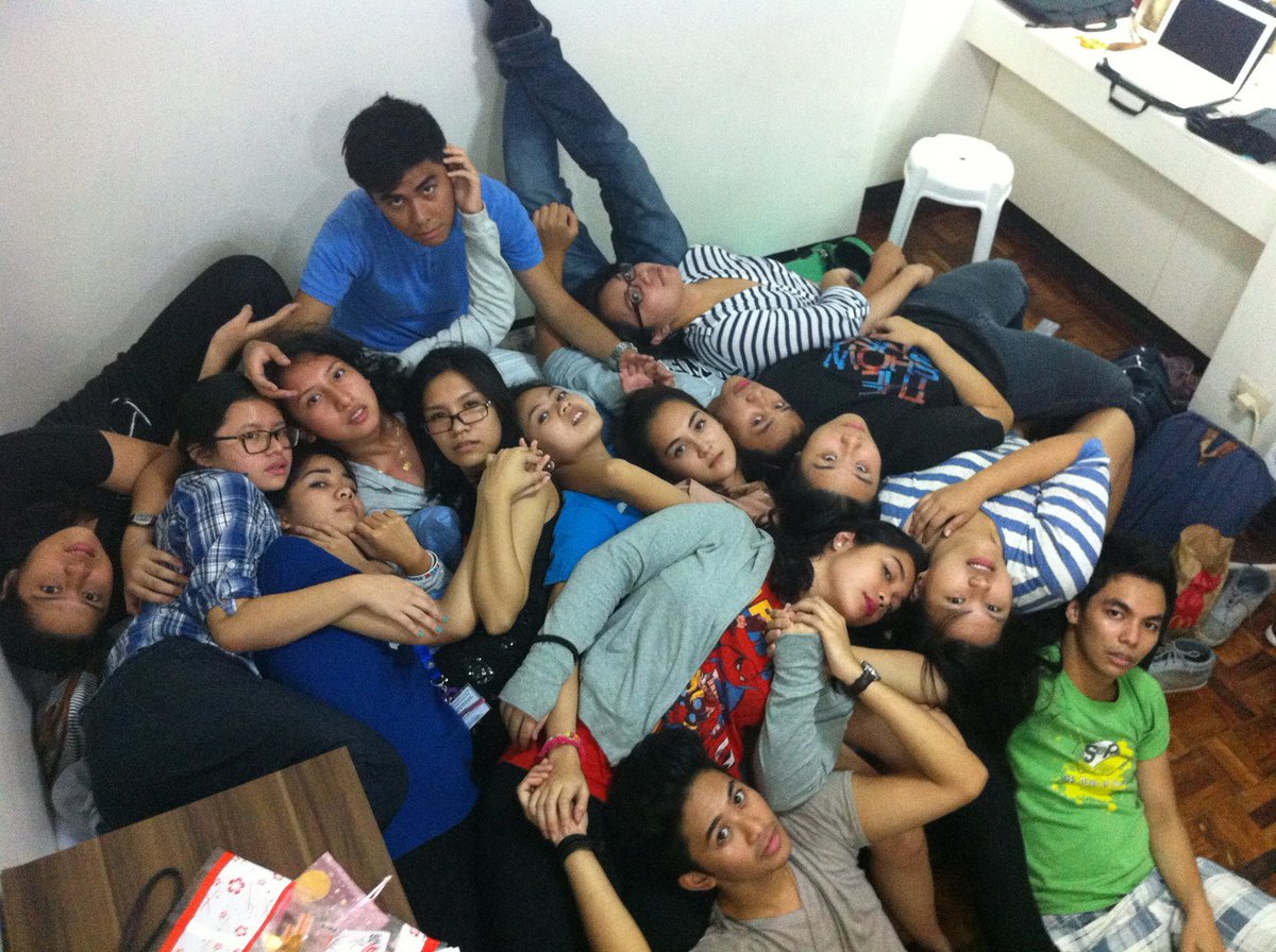 arjowinningson's tweet photo. @thisismikeea @gameofFLOnes @khayylah @RiiiRay @calibalism @kassbarnesxx @rdanalee @SuperFunkyBoi @racomabear @twinkieliboon @nensberms history had its eyes on you x))
#tiredcore #photoshootsaftermeetings https://t.co/aXH6I4fQfr