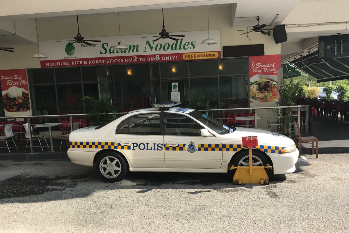 alifhafizyusof's tweet photo. KAU FIKIR KAU SIAPA?!! https://t.co/VN1furCE6u