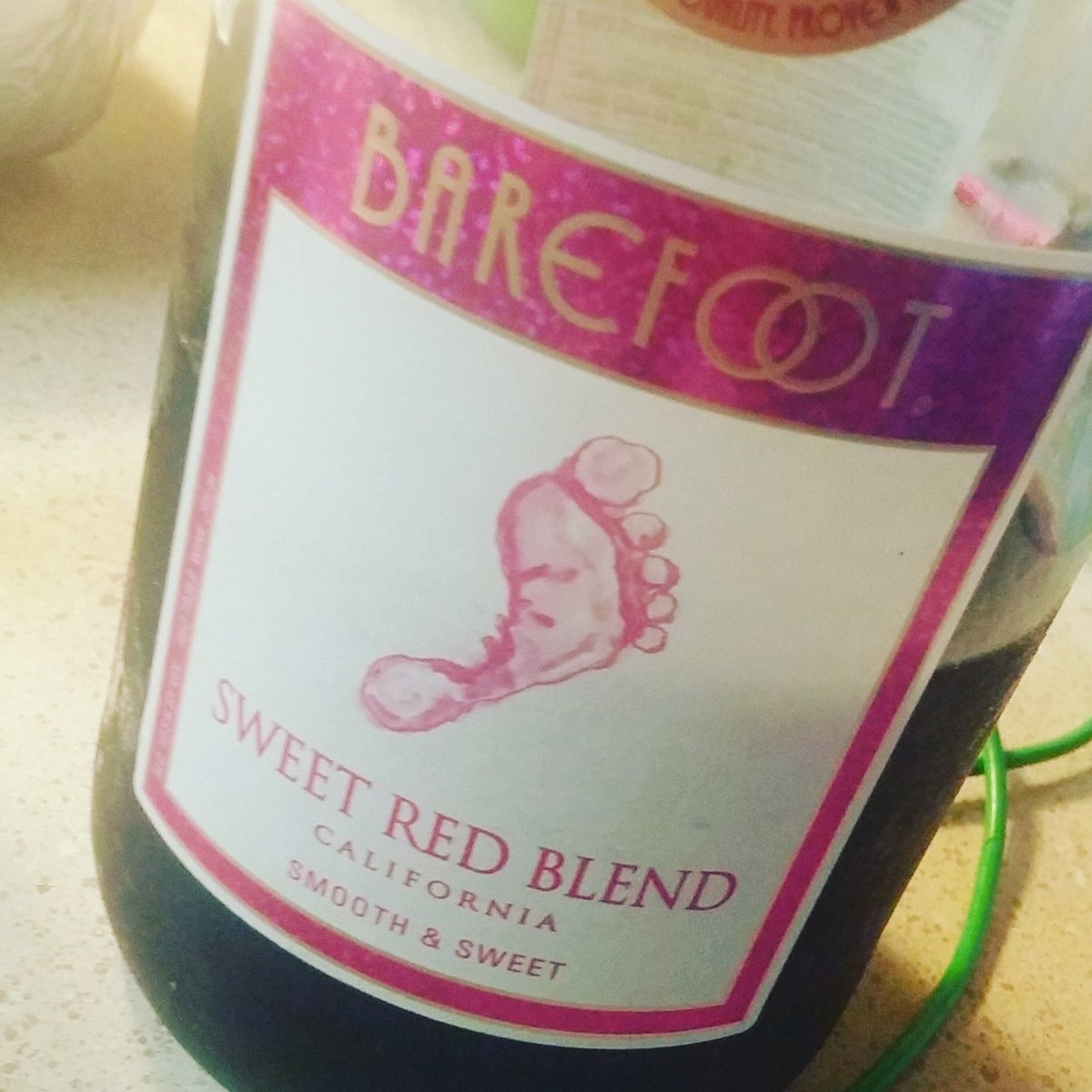 Egirl602's tweet photo. The 🍷 down of my day.... #Monday #musthaves #ineed #adrink #cheers #ManicMonday. #barefoot. #sweet #eyes #blend #wine. #time https://t.co/HLckPfqW12