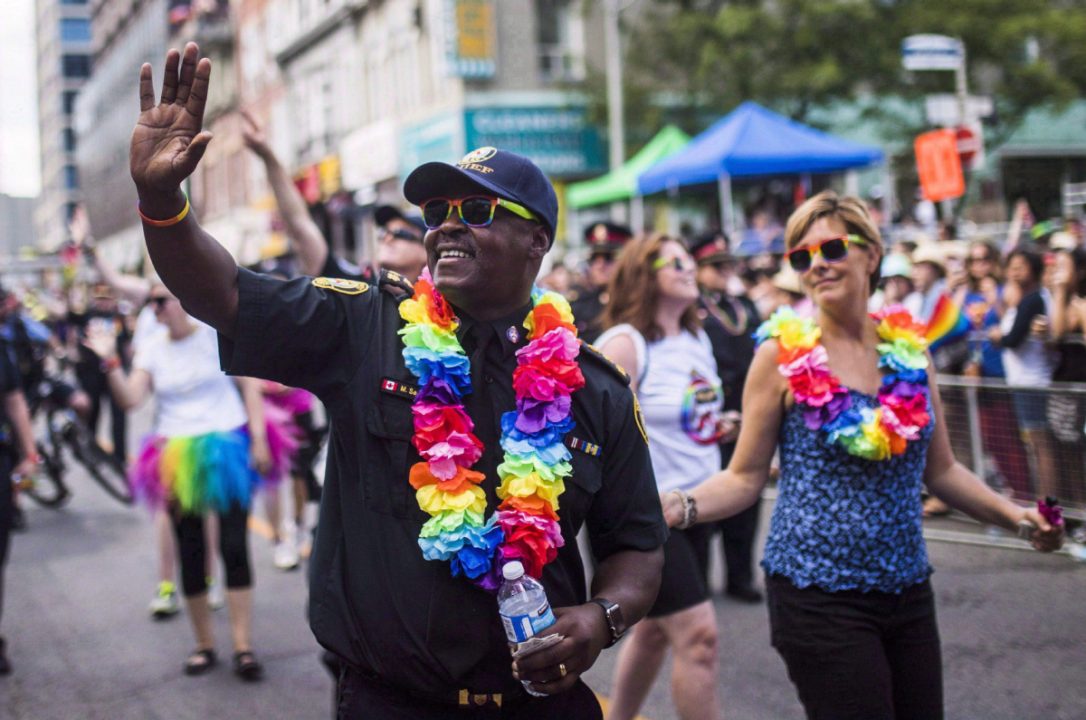 Toronto police invited to march in New York City #Pride parade  thestar.com/news/gta/2017/…