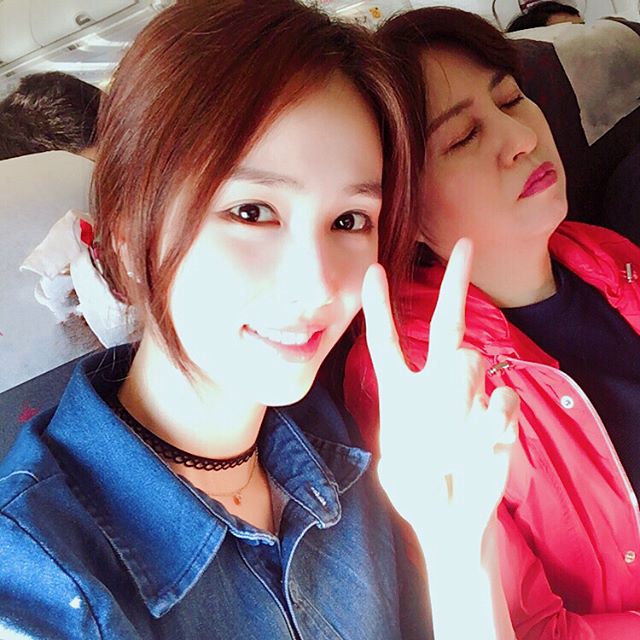 FiestarIntl's tweet photo. [LINSTAGRAM] handsome man and weary princess ~!
#mydad #mymom #goodnightmom #Fukuoka #japan #trip #familytrip #linzy https://t.co/KGT9te75zY https://t.co/aKkgKz2wqA