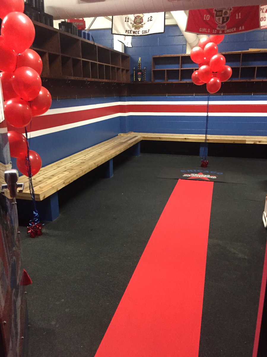 cyagirlshockey's tweet photo. Official card signing!  Congrats to 2017/18 U12 team. Future looks bright. #redhelmetsrock #CYAproud https://t.co/m9QT97Vov6
