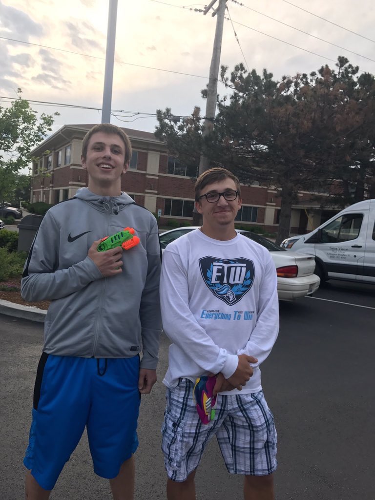 PhsAssasin's tweet photo. "Thanks to my friends, I was able to McSnake my target" https://t.co/O5mM0FexEZ