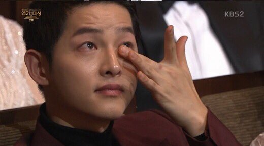 fxxnxxx's tweet photo. ไอค่อนจะไปออก weekly idol https://t.co/xJGUda2uhN