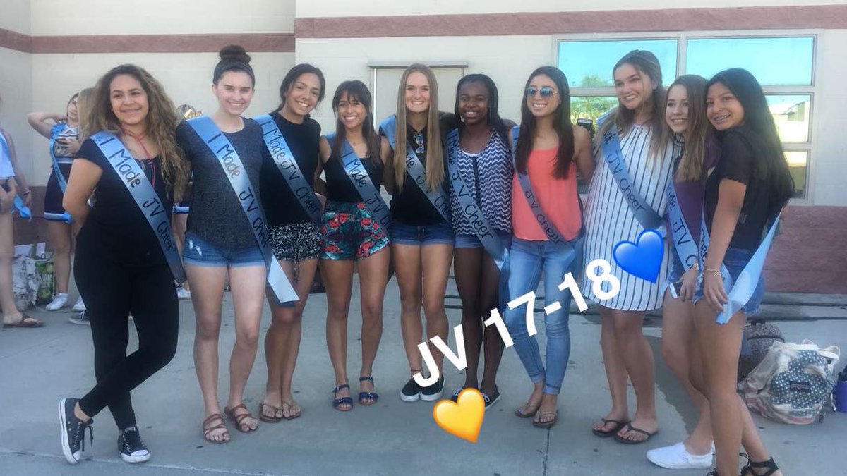 LOHSCheer's tweet photo. Excited to see all the great things you'll accomplish next year ladies!#VAR#JV#newmascotgabbythegrizzly#🎀2toe! https://t.co/AKU9bxXRXw
