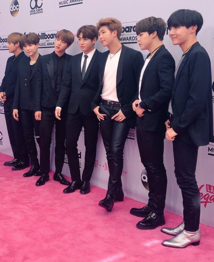 ddaengdeej's tweet photo. Regardless of salty close-minded ppl, #BTS get to have moments like this because of hard work&amp;pure talent. Deserving is an understatement. https://t.co/VcwcehPRO3