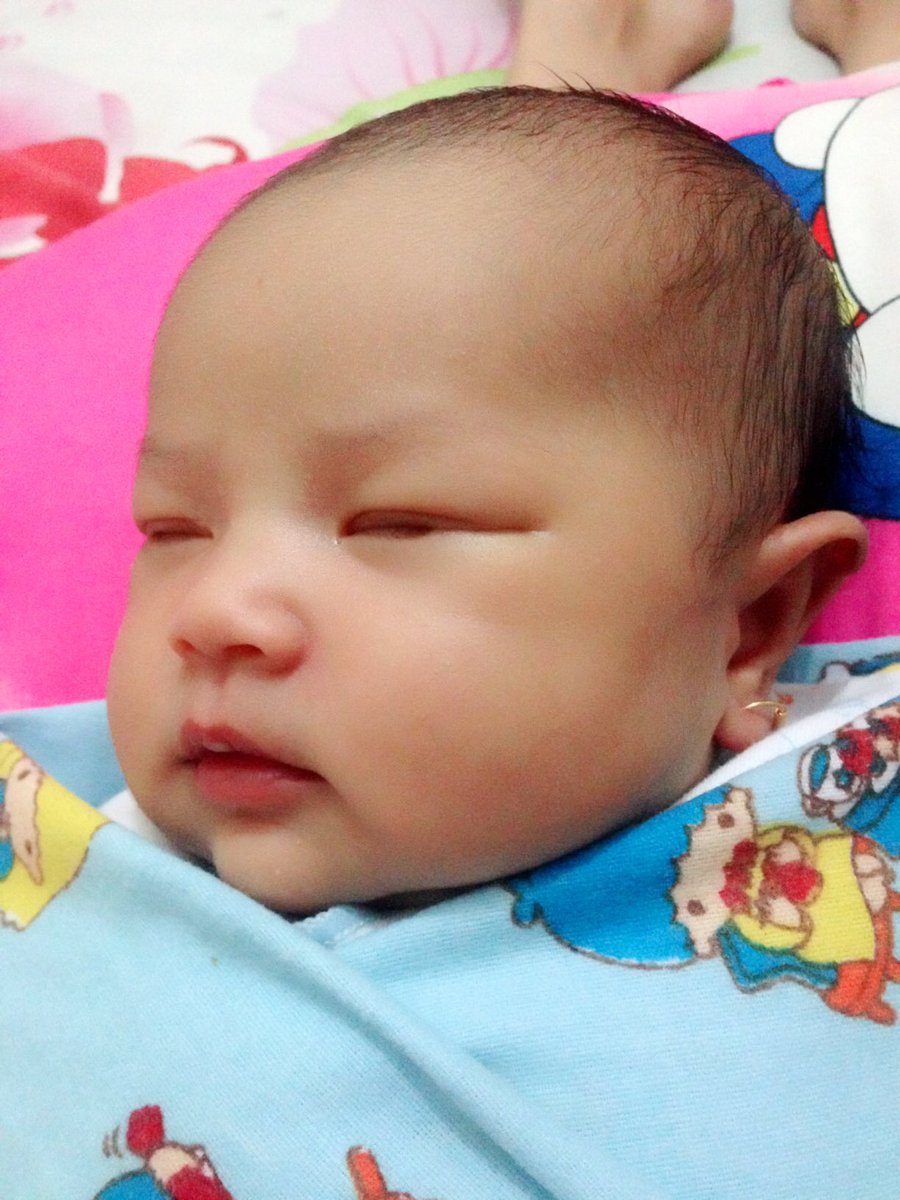 adefitrik's tweet photo. Hallo kesayangan umi abi yang umur nya baru 2 minggu tapi udah kayak 3bulan gak mau di bedong 😘😘❤👶🏼 @DefryIndra https://t.co/R7NdxXiSQq