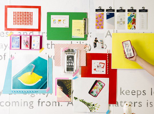 Job By 美術手帖 最新求人 京都のいろは出版がグラフィックデザイナー Webデザイナー 募集 書籍だけでなく 雑貨や似顔絵 ウェディングアイテムなど様々なものづくりをしている会社 書籍や雑貨の商品デザイン パッケージやpopや什器の販促物の