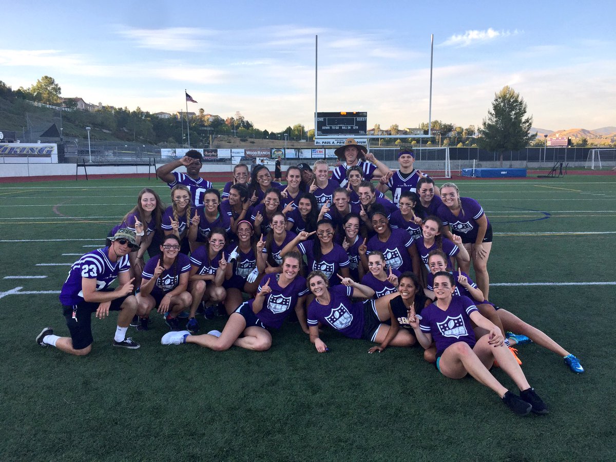 Round ✌🏼️ Thank you to everyone who participated and to our coaches!! Best senior class 💜💛 #W