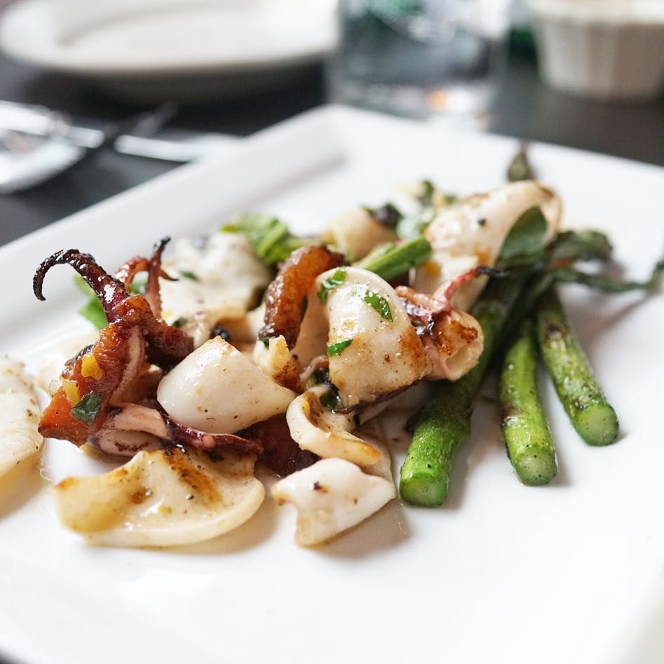 tinyurbankitchn's tweet photo. Wood grilled squid w/ bacon, grilled asparagus, sorrel, preserved Meyer lemon & basil butter #forestreet #maine #portland #eeeeeats #instay… https://t.co/Zdf3TrZj73