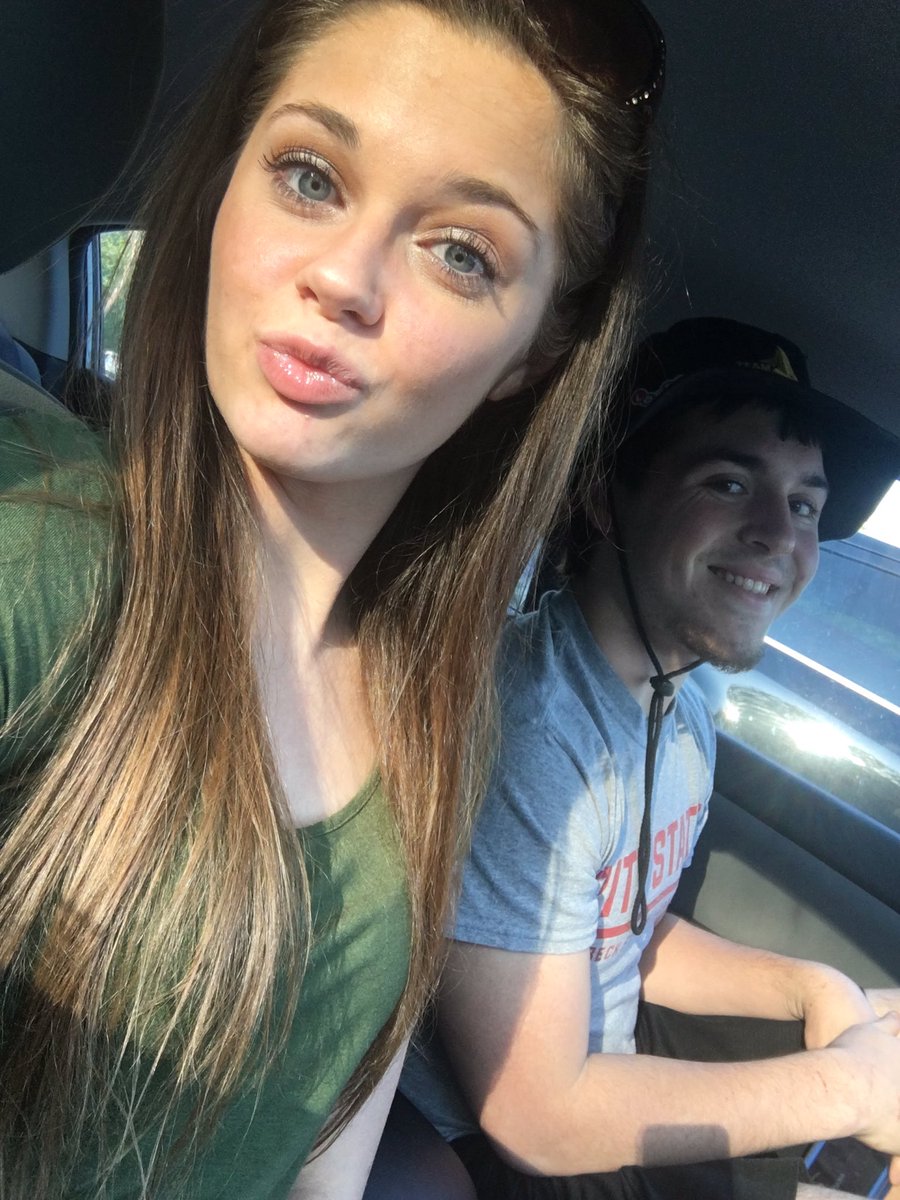apriil_nicole's tweet photo. I miss you already ry :((( #comehome #sevendaycountdown https://t.co/U69UDbnxO2