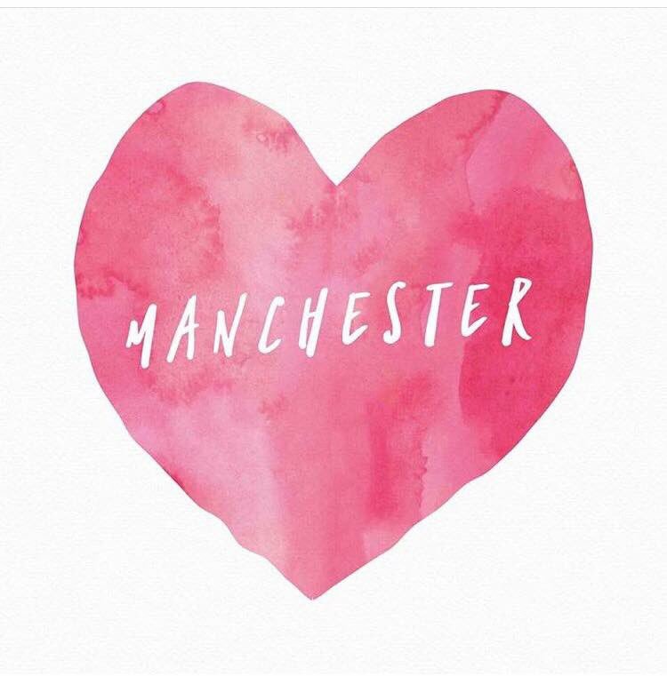 Hair_BySharrell's tweet photo. Thoughts and prayers go out to all in Manchester 💔🙏🏽

#prayformanchester #heartbreakingnews #thoughts #prayers #hairbysharrell https://t.co/EG0XpAQZJQ
