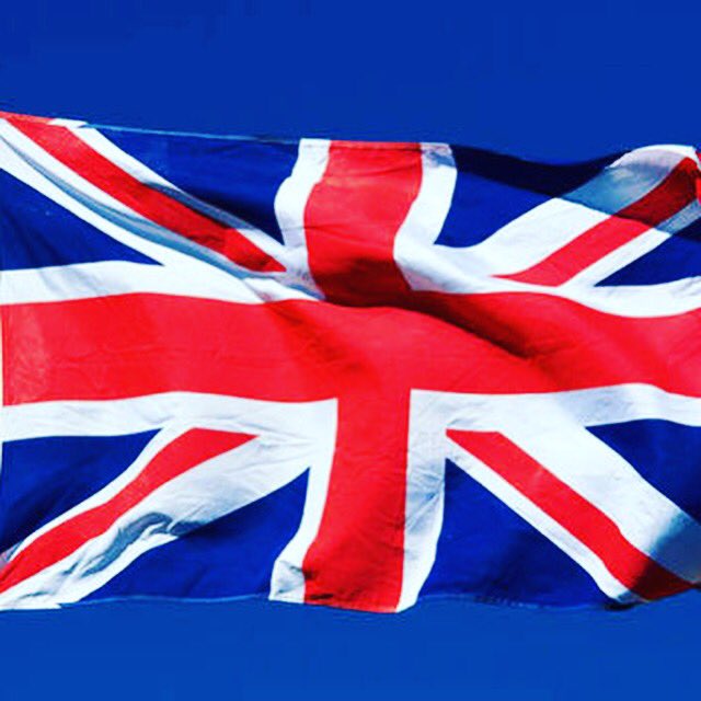 cristinacordula's tweet photo. Toutes mes pensées vont aux victimes et à leurs familles 💔 #manchesterareana #stopterrorisme https://t.co/GJsqQvI3de