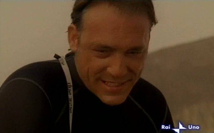 claudia27152056's tweet photo. @LucaWard Guardando #Capri2 sempre fedele 😍al bel teneborso e cattivello Cosimo Rizzuto 😜 https://t.co/RBvGh8euBR