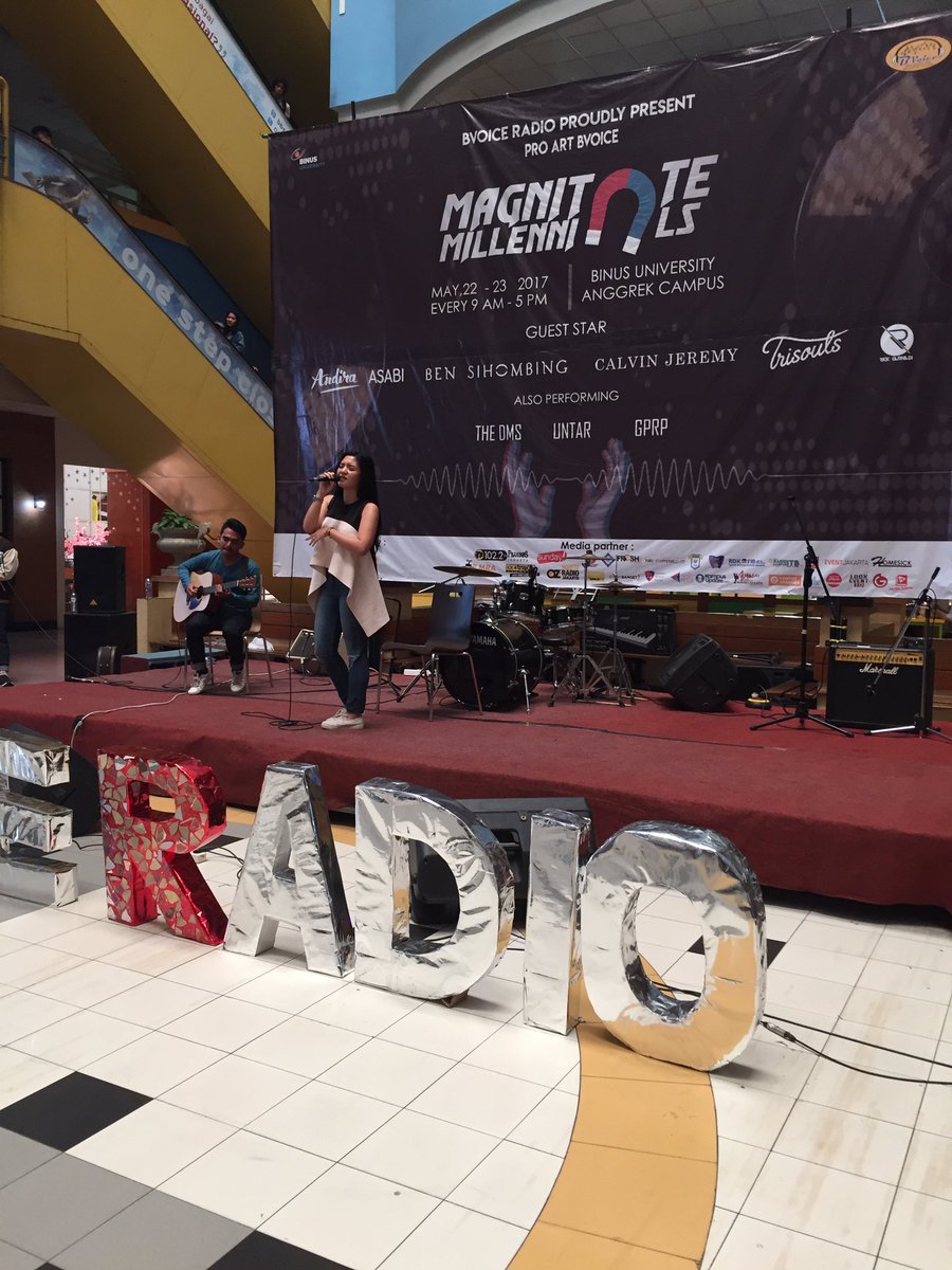 Yah Blisteners ini lagu terakhir dari <a href="/andira_83/">andira utami</a> penasaran kan ada guest star siapa yg bakal manggung? Yuk dtg ke food court anggrek :)