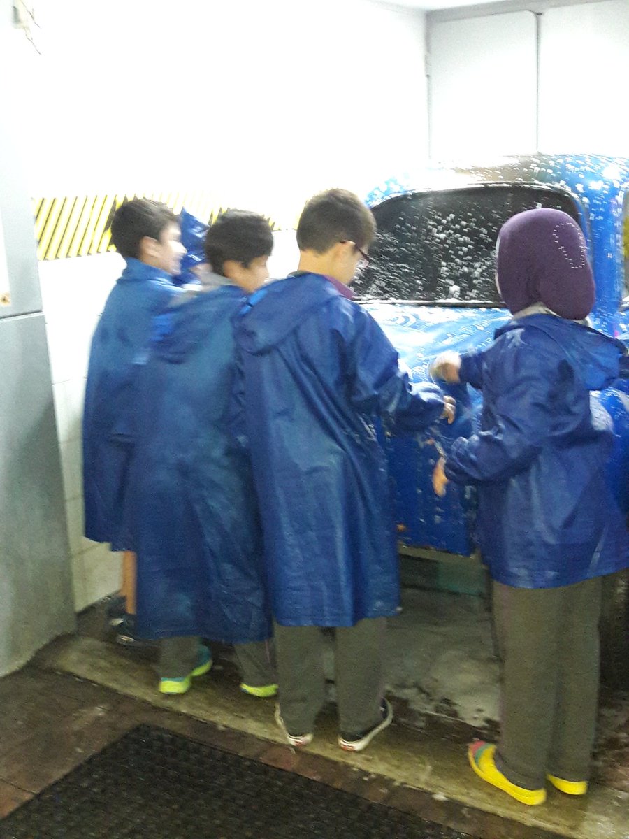 Challenging#washing#competing each other#kidzMondo
@DawhaHighSchool