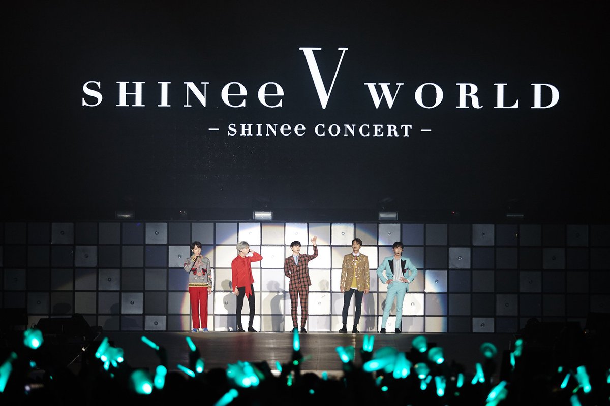 Hallyustage's tweet photo. #SHINee meets Hong Kong fans after 5 years! https://t.co/PsrheP2R3j #SHINeeWorld2017 #샤이니 #Onew #Jonghyun #Key #Minho #Taemin https://t.co/TLG42dVpQF