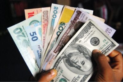 NewsbreakNg's tweet photo. Naira Depreciates Against Dollar - https://t.co/f359lnE244 https://t.co/oY5r6CV54b