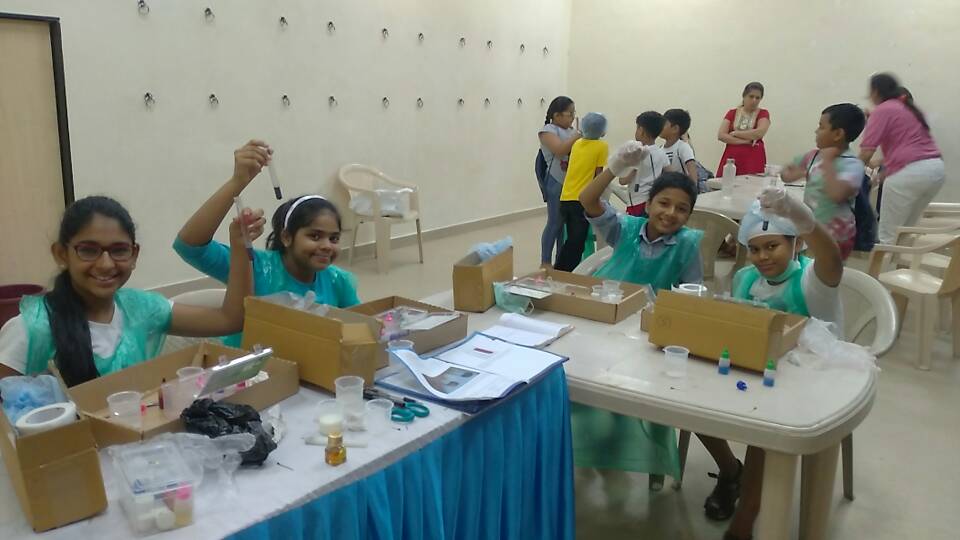 scienceutsav's tweet photo. Topic: Adulteration of Milk.
Kids having some #ScienceFun making Science worth exploring!
#SimplifyingScience https://t.co/c1tLtSOjiW