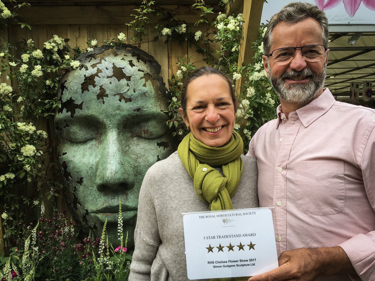SimonGudgeon's tweet image. 5 Stars! Thanks to a great team! @SculptureLakes  @kelwaysplants @Townsend_Timber @MoniqueGudgeon @The_RHS