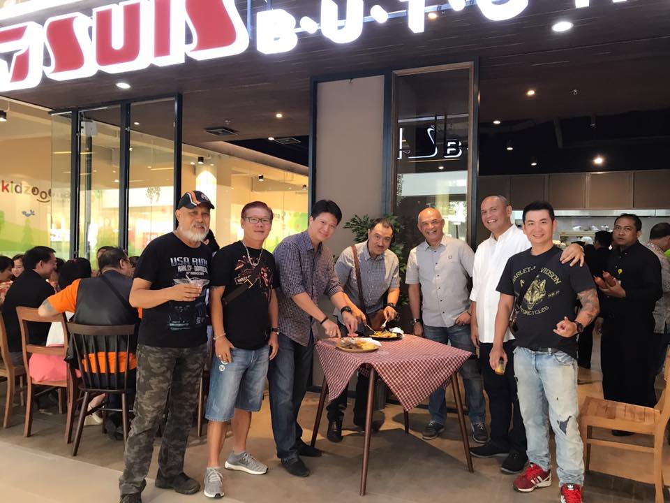 Pembukaan <a href="/SUISButcher/">SUIS Butcher</a> hari ini tgl 23 mei 2017 di Mall 23Paskal hyper Square Lt.2 -05 jl. pasirkaliki no25-27 Bandung