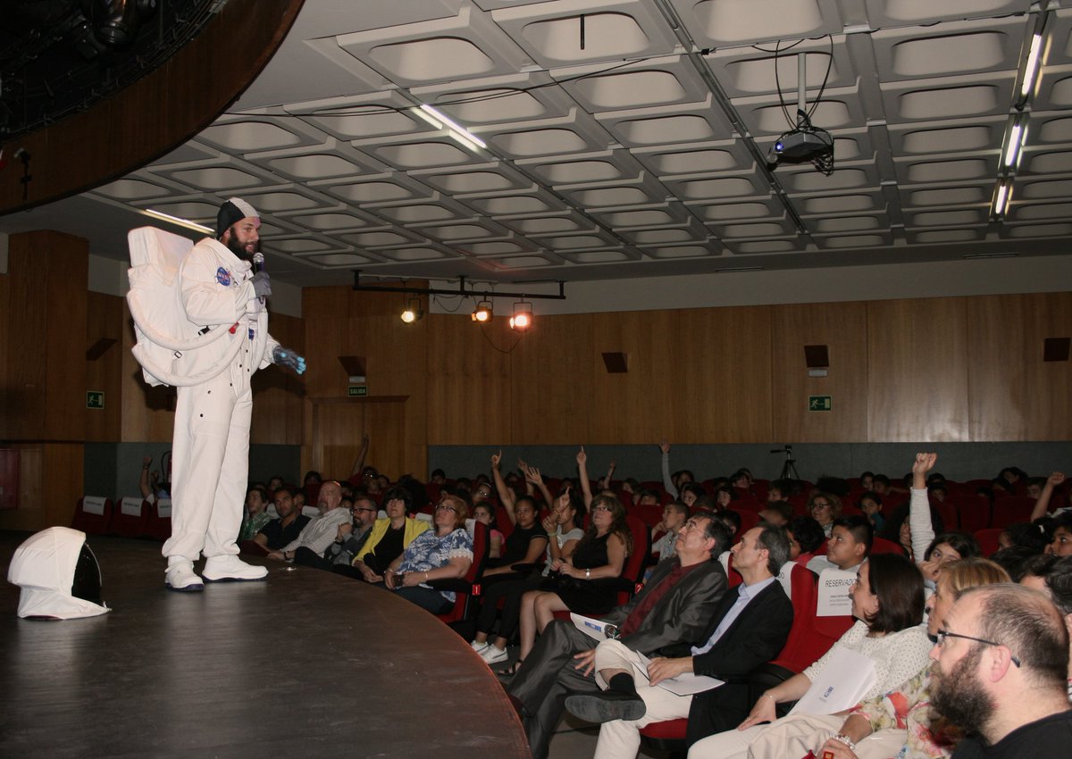 AHerreraJurado's tweet photo. Felicidades a todos los niños/as participantes en el Certamen "Pedro Duque", en homenaje al astronauta español que estudio en #CiudadLineal https://t.co/4xevopsOh7