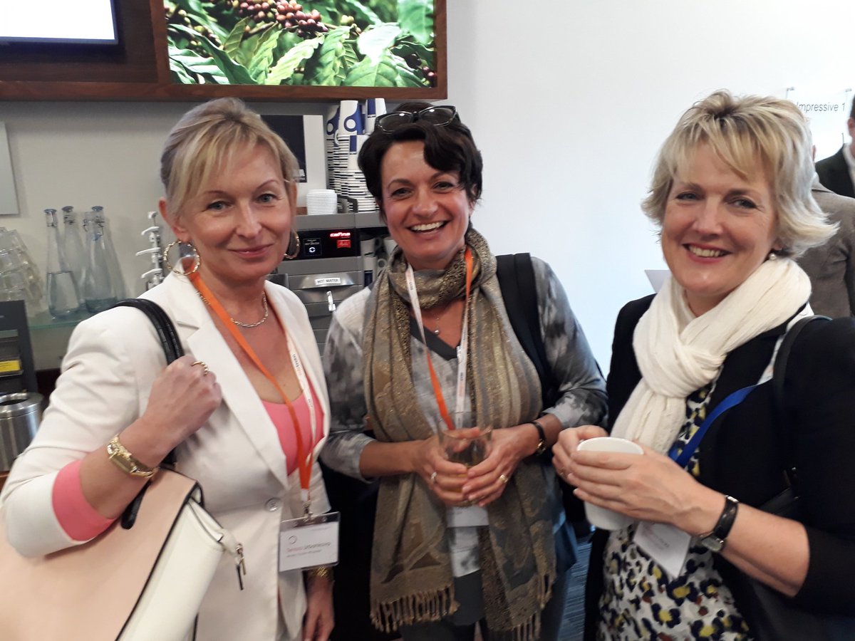TerezaUrb's tweet photo. Lovely to see again some friends @Lesley_wolan and Virginia Hicks at #smileexpo17. It's going to be an exciting day! https://t.co/3cnw5KhJZy