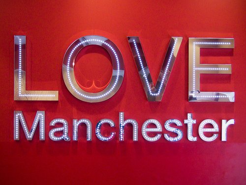 ItsSarioSolomon's tweet photo. Sending love to all in #Manchester 💔 Praying for everyone who was affected 🙏 https://t.co/HrayslumJg