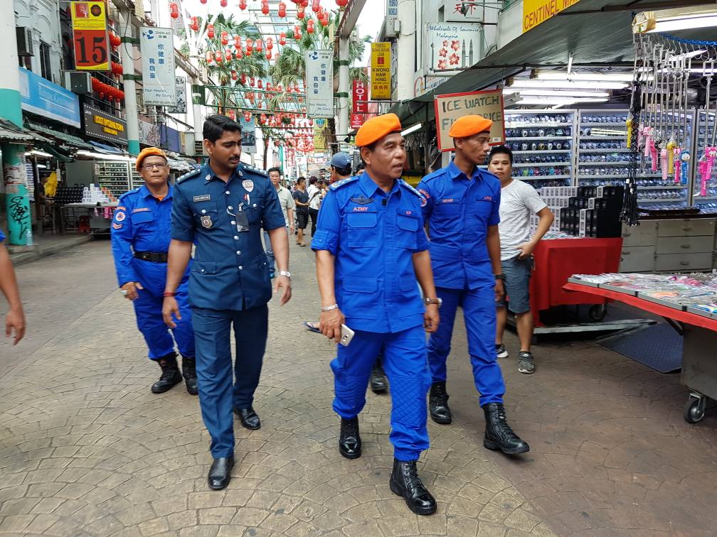 Mej Jen Dato Azmy,KP APM membuat tinjauan kawasan hotspot di KL bersama DBKL.
<a href="/jpmgov_/">Jabatan Perdana Menteri</a> <a href="/bernamadotcom/">BERNAMA</a> <a href="/RTM_Malaysia/">RTM Malaysia 🇲🇾</a>