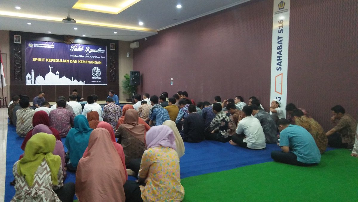 <a href="/KemenkeuRI/">#UangKita</a> <a href="/DitjenPajakRI/">#PajakKitaUntukKita</a> <a href="/pandupajak/">#LiterasiFinancial</a> <a href="/endaryono/">#DirumahAja</a> <a href="/humasjateng/">Humas Jateng</a> <a href="/PajakMania/">PajakMania</a> <a href="/aniwinn/">Ana</a> <a href="/UungEka/">Eka Damayanti</a> <a href="/prastow/">Prastowo Yustinus</a> <a href="/jeparakabgoid/">Pemkab Jepara</a> <a href="/PajakJateng1/">#PajakKitaUntukKita</a> #TarhibRamdhan atau moment menyambut bulan #Ramadhan oleh @KPPJepara dilanjutkan dengan pengajian; Kita Puasa untuk Menjaga Diri.