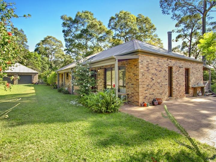 5 bedrooms + study room, new carpets, huge yard, outdoor entertainment area, double garage and so much more.  Call Steven (02) 4472 6565!