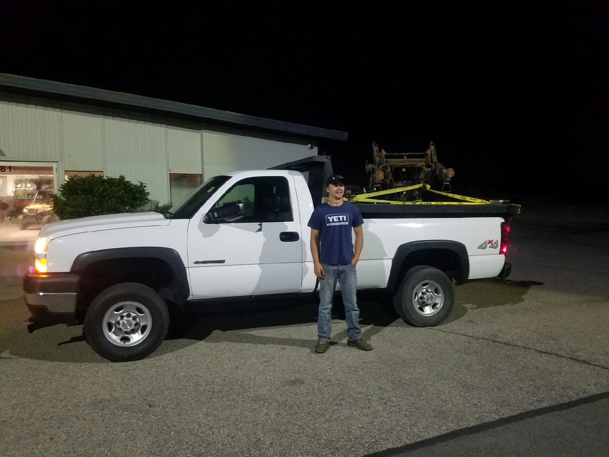 richboy2098's tweet photo. Havnt posted in a while, but this is worth it! Happy I finally bought my first truck. Now time to put her to work starting tomorrow! https://t.co/XYcpeIR6yl