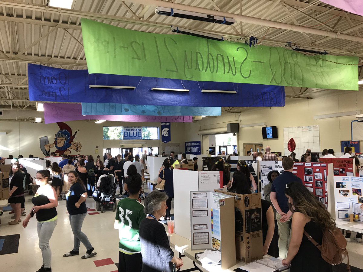 mrspenderhilhi's tweet photo. Hilhi Senior Showcase! @HSD_CCP @OregonCTE @HilhiSparts @johnmatsuo https://t.co/8NFNa7putC