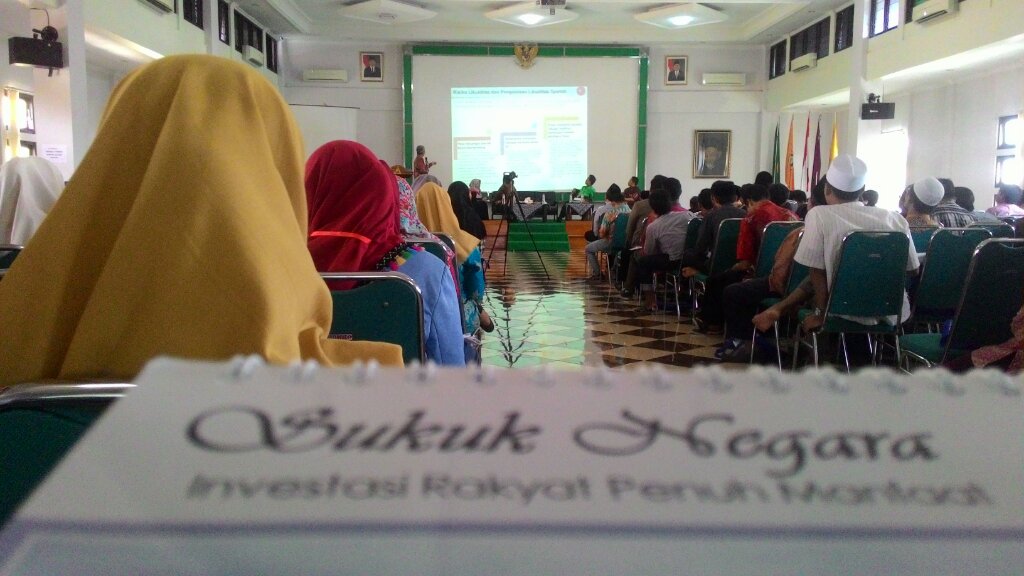 ChameliaSyarief's tweet photo. SUKUK? 😯😯 @djpprkemenkeu
Ma Hadza "sukuk" ? Anak syari'ah wajib tau itu Sukuk 😉
#DiesNataliesFakultasSy#PembiayaanSehat  #KemenkeuTepercaya https://t.co/yJ07NvMCur