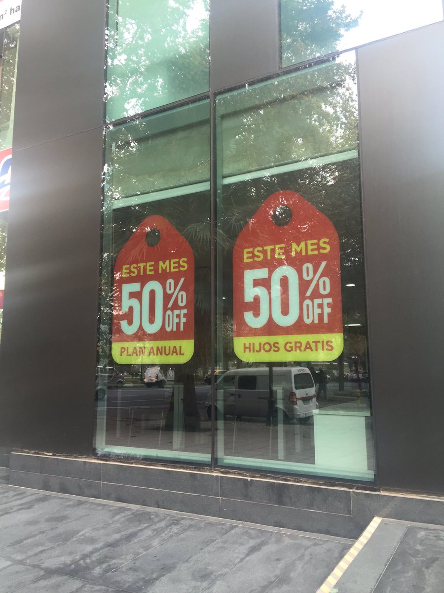 gomezriv's tweet photo. #trademarketing de lo mas incomprensible #santiago 😂 https://t.co/lqUbgmr6ft