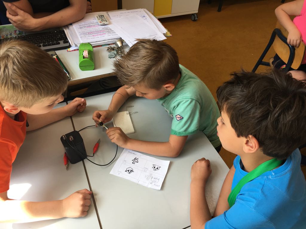 bsdeborch's tweet photo. Vandaag en morgen zijn de techniekteams van het 'Onderwijs helpt Onderwijs bij talentontwikkeling' weer op de Borch. https://t.co/vo9qqWEm9u