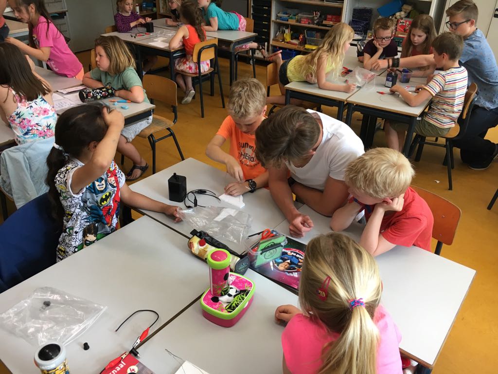 Vandaag en morgen zijn de techniekteams van het 'Onderwijs helpt Onderwijs bij talentontwikkeling' weer op de Borch.