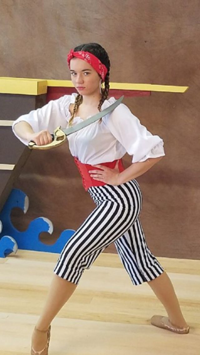 Cc6Alice's tweet photo. So proud of this girl!
Dancing on pointe this Friday, 5/26 7:00pm https://t.co/2XOagcZ9WM