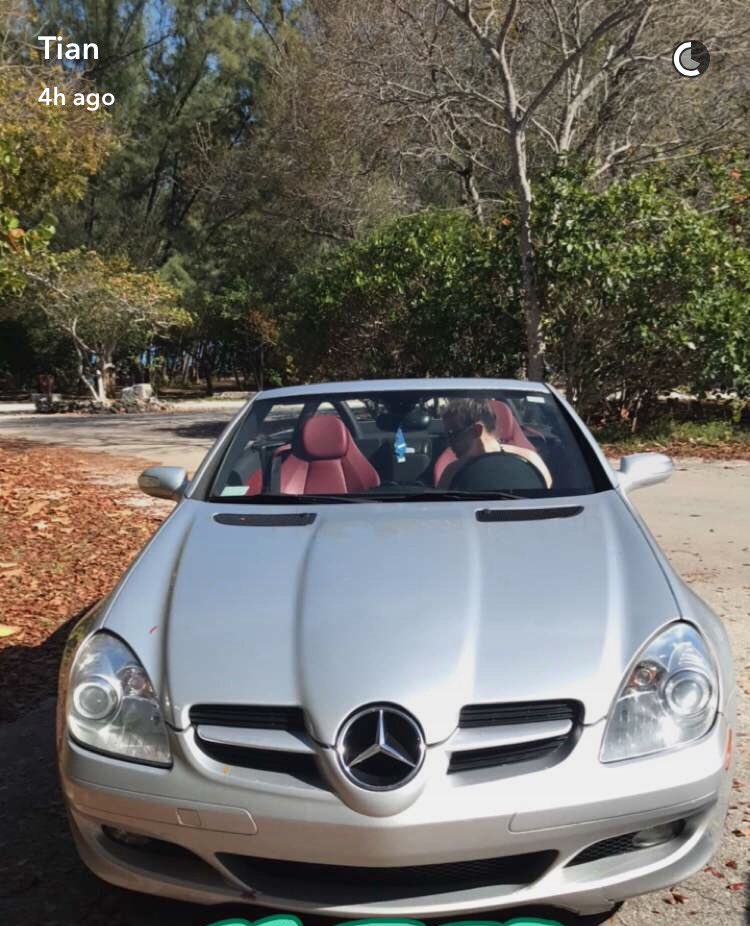 Katrina_Pie's tweet photo. Tbt to driving Charles' slk 😭🙏🏼 I miss this weekend https://t.co/j0vNVhprDR