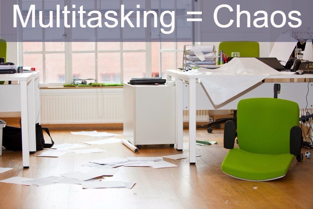 HomeGeekConsult's tweet photo. #Multitasking to be more #productive....REALLY #Microsoft? | https://t.co/s9NR08mNoQ https://t.co/7RebK45UD2