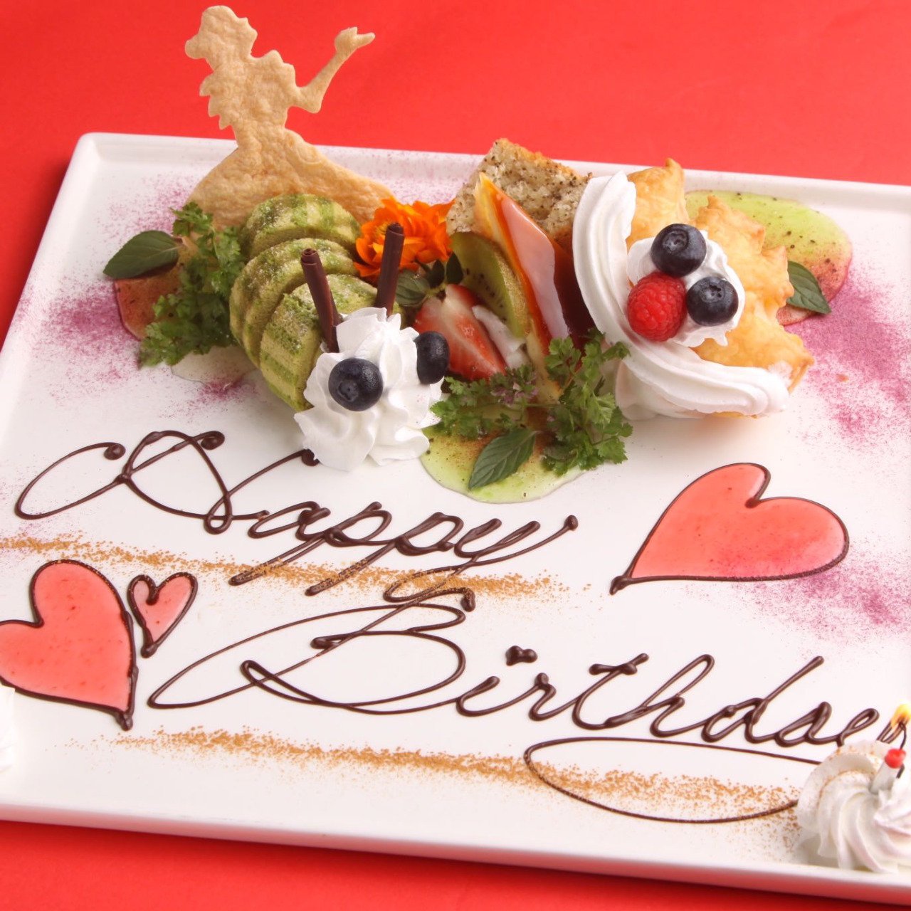 古城の国のアリスの帽子屋さん こんにちは 池袋 古城の国のアリスです 誕生日や記念日でお悩みの方 アリスレストランでお祝いはいかがでしょうか ｓｎｓ特典で コース御予約の方限定 2名様ならデザートプレートが無料 3 4名様ならトランプ型の