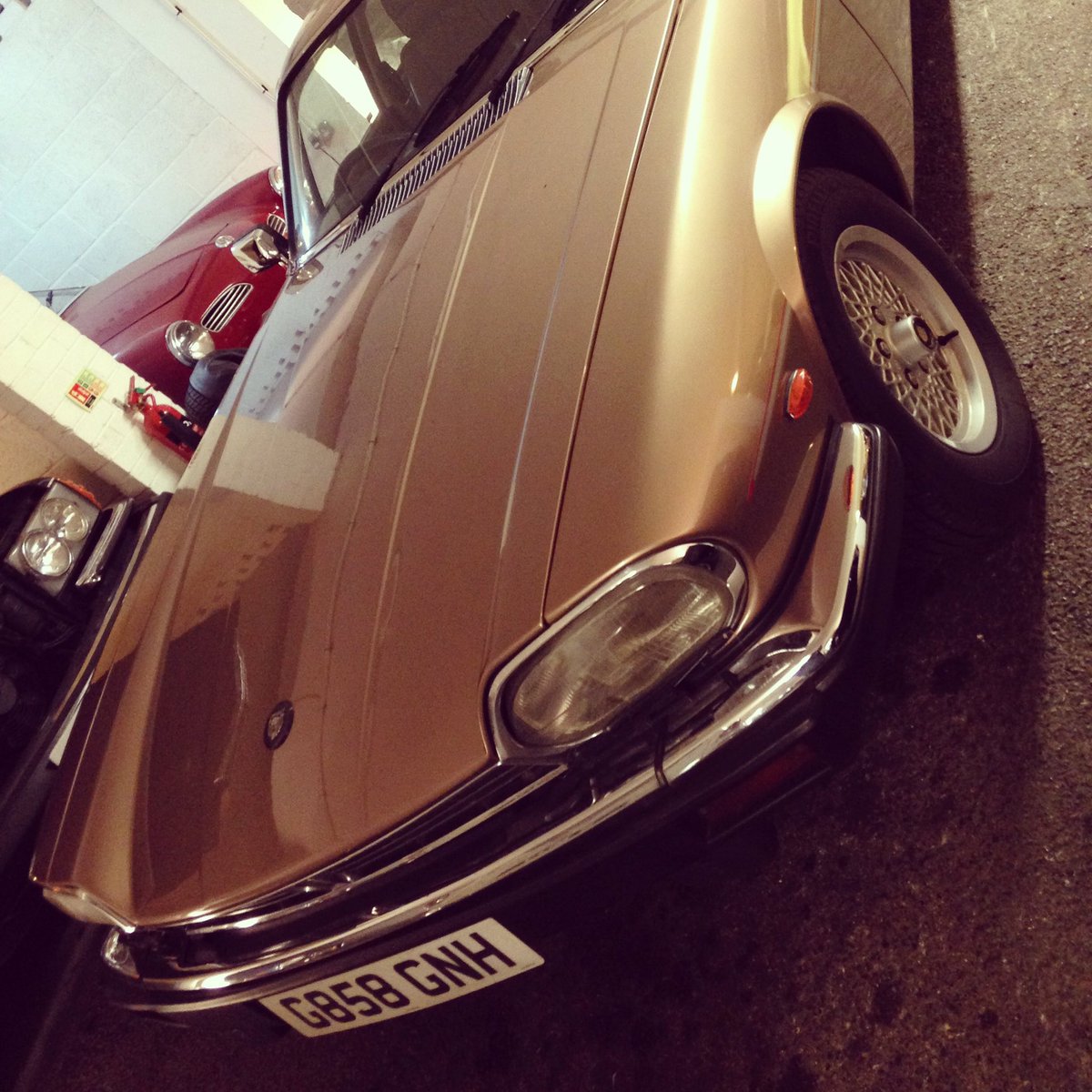 NielsvanRoij's tweet photo. London Life
Parked icons in London.
#spottedinLondon #drivetastefully #London #cardesign #Jaguar #XJS #Jag #Jaaaaaag https://t.co/TtHQtjmBJ6